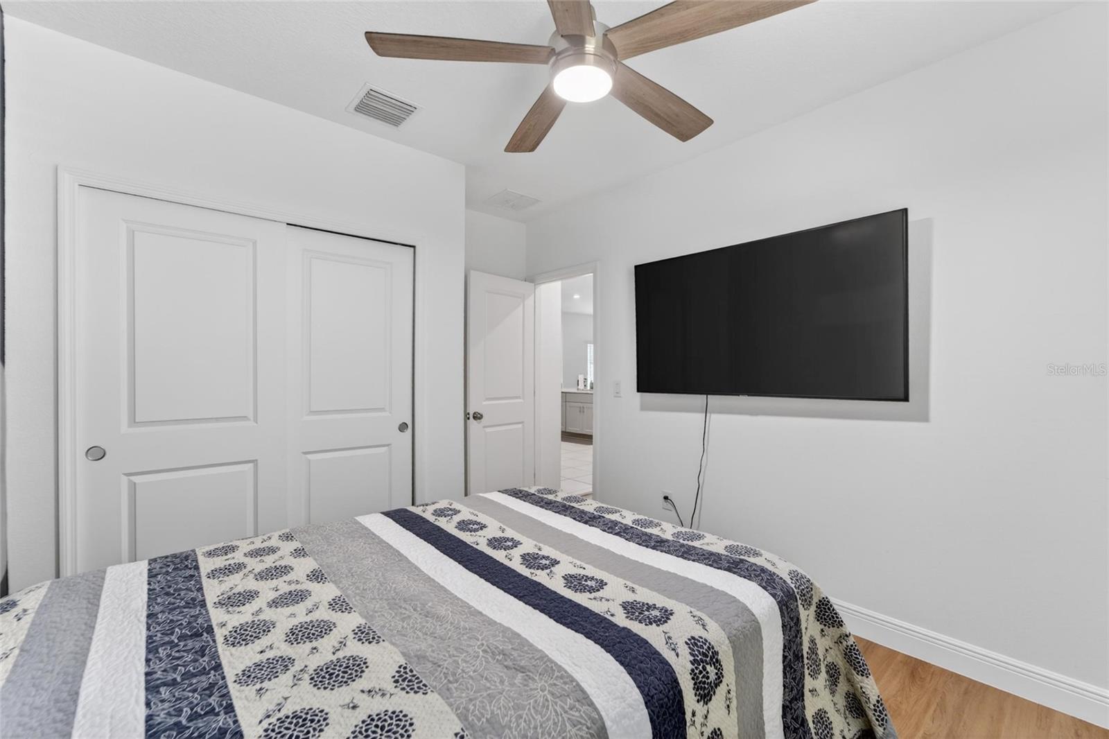 Image 14 of 67 For 6239 Springmont Loop