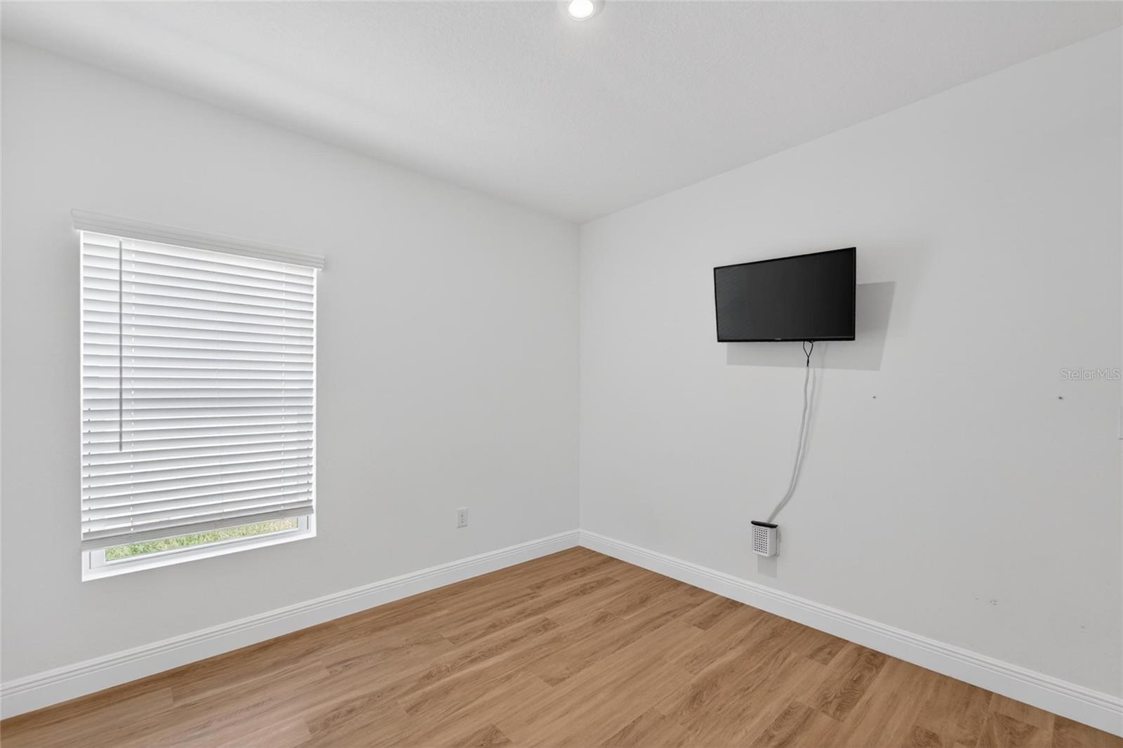 Image 16 of 67 For 6239 Springmont Loop