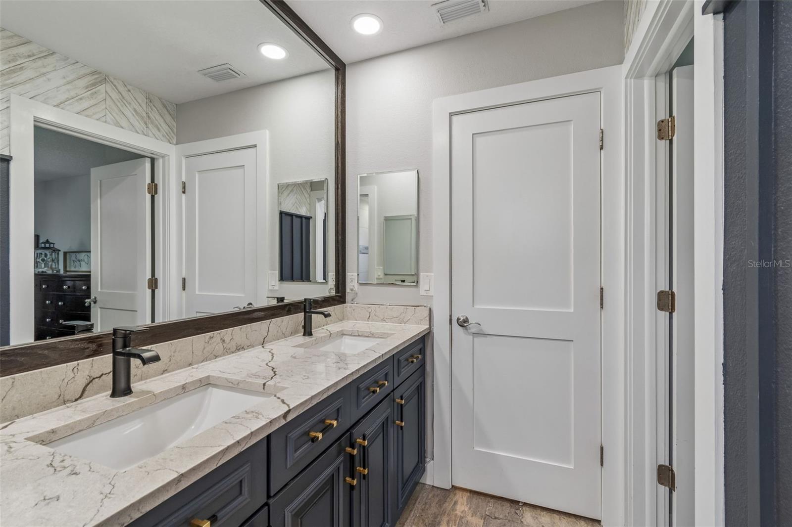 Image 17 of 100 For 4528 Woodmere Road