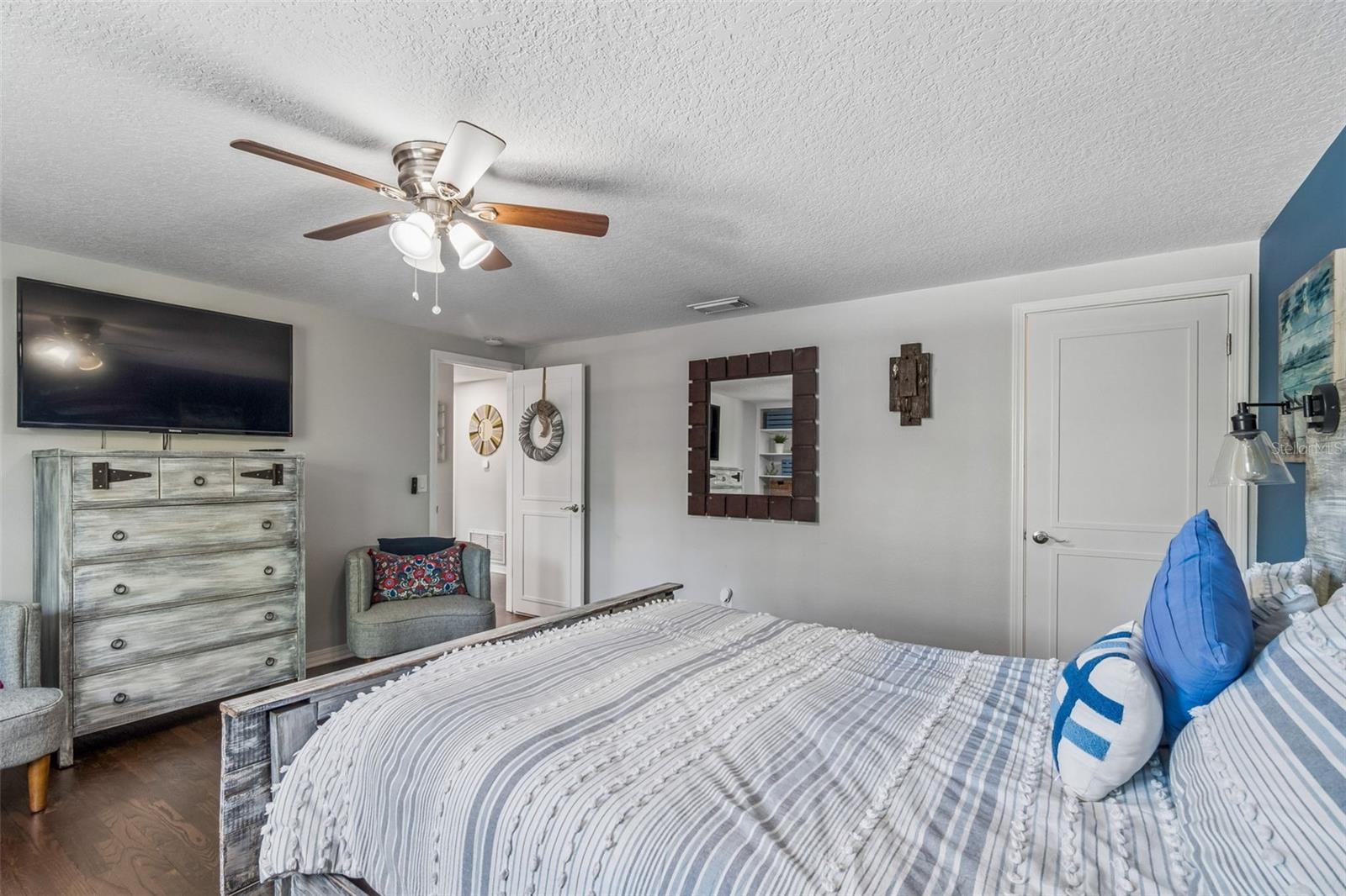 Image 45 of 100 For 4528 Woodmere Road