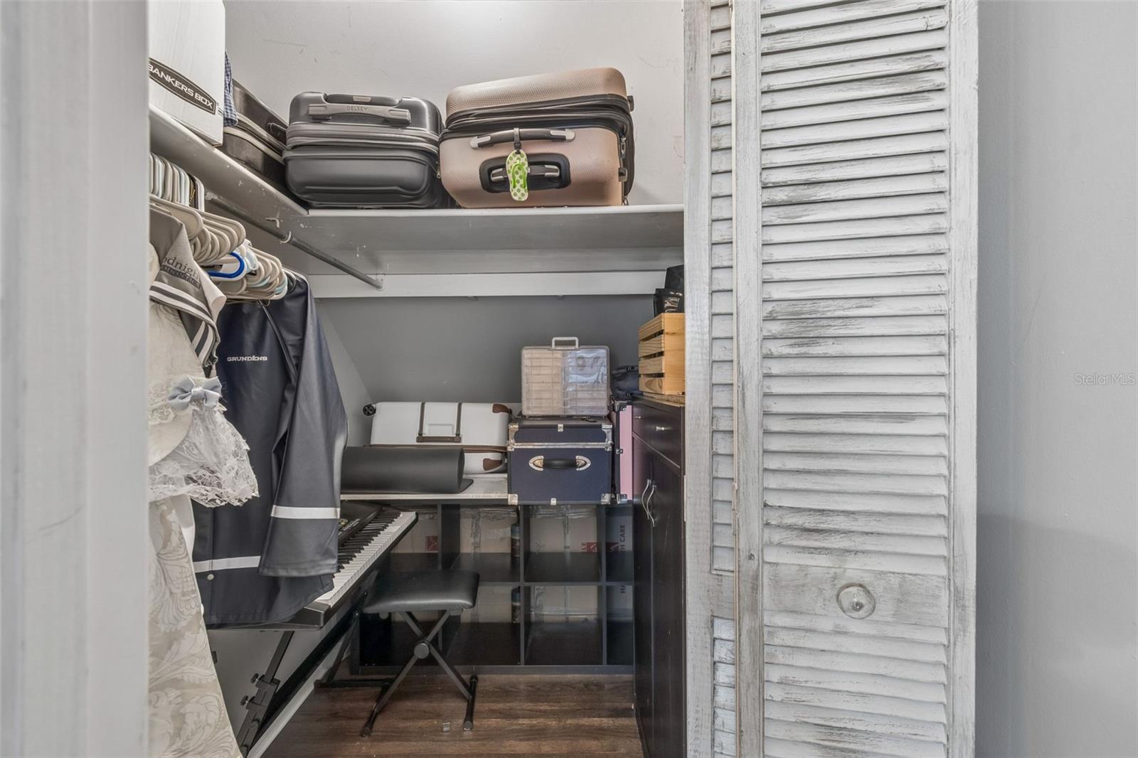 Image 46 of 100 For 4528 Woodmere Road