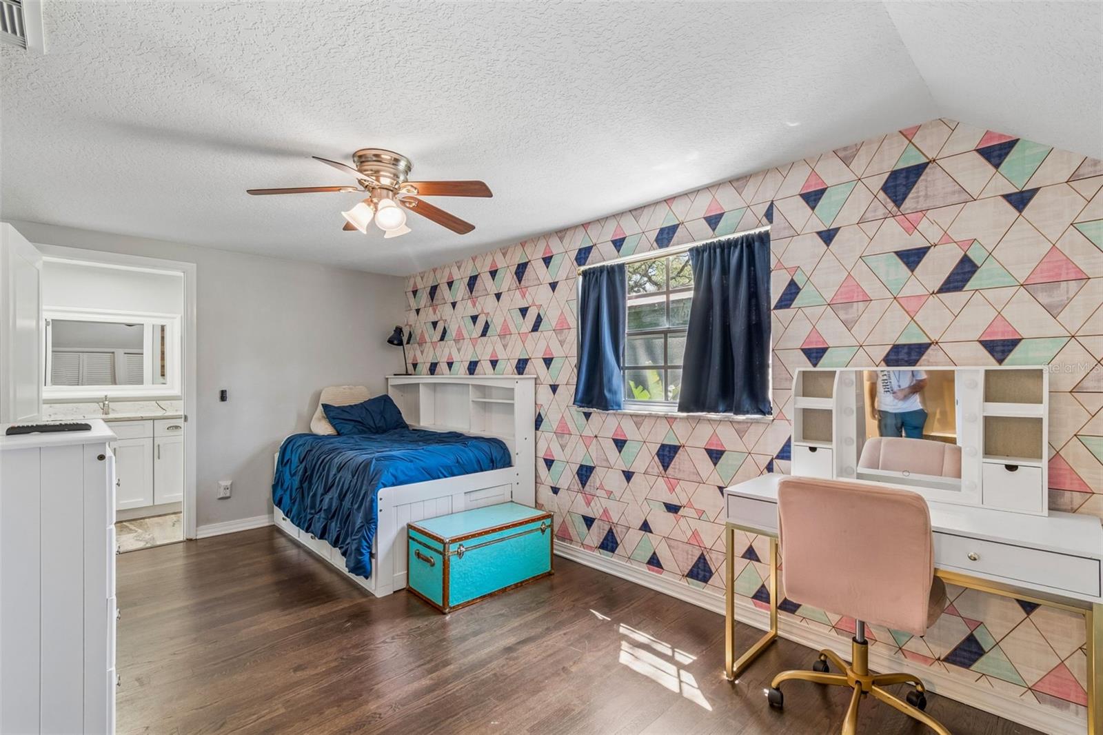 Image 55 of 100 For 4528 Woodmere Road