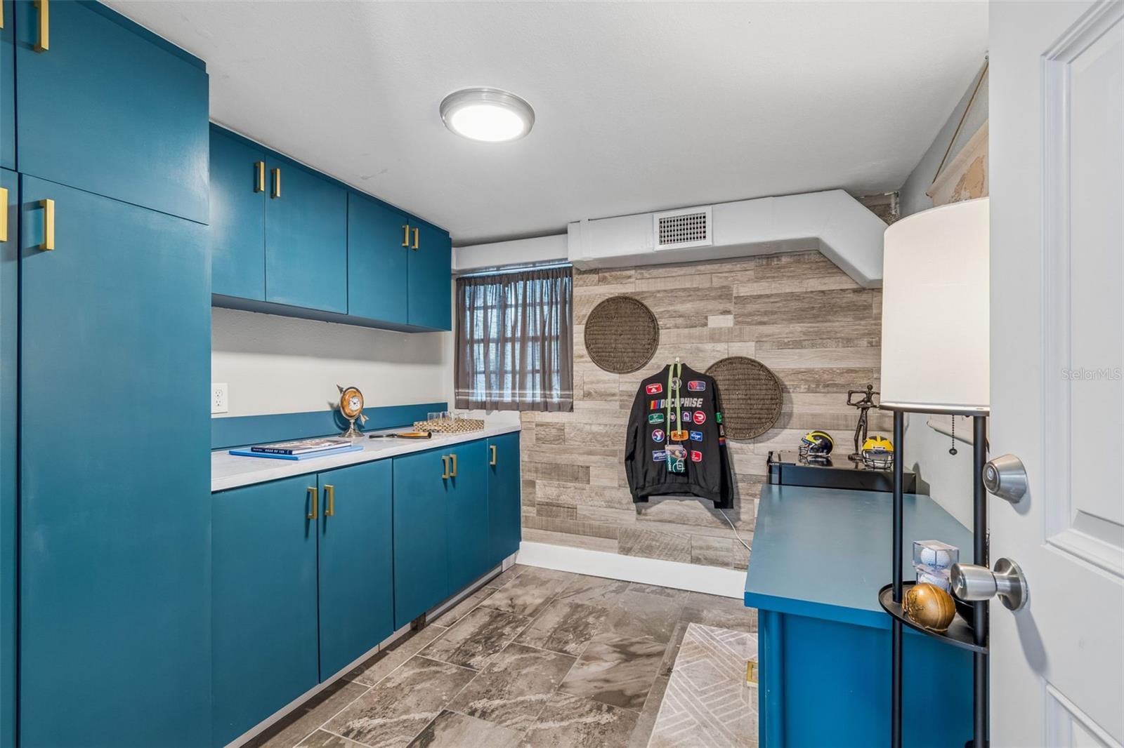 Image 74 of 100 For 4528 Woodmere Road