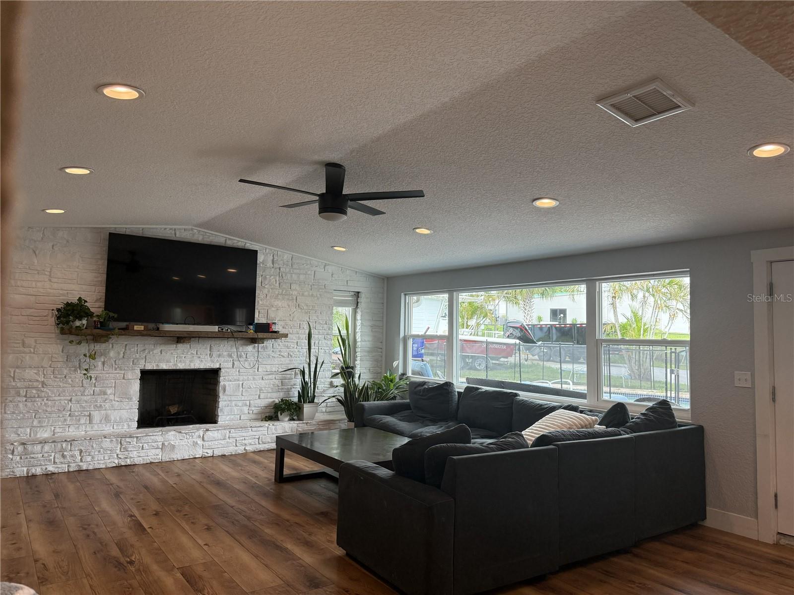 Image 9 of 14 For 12705 Park Boulevard