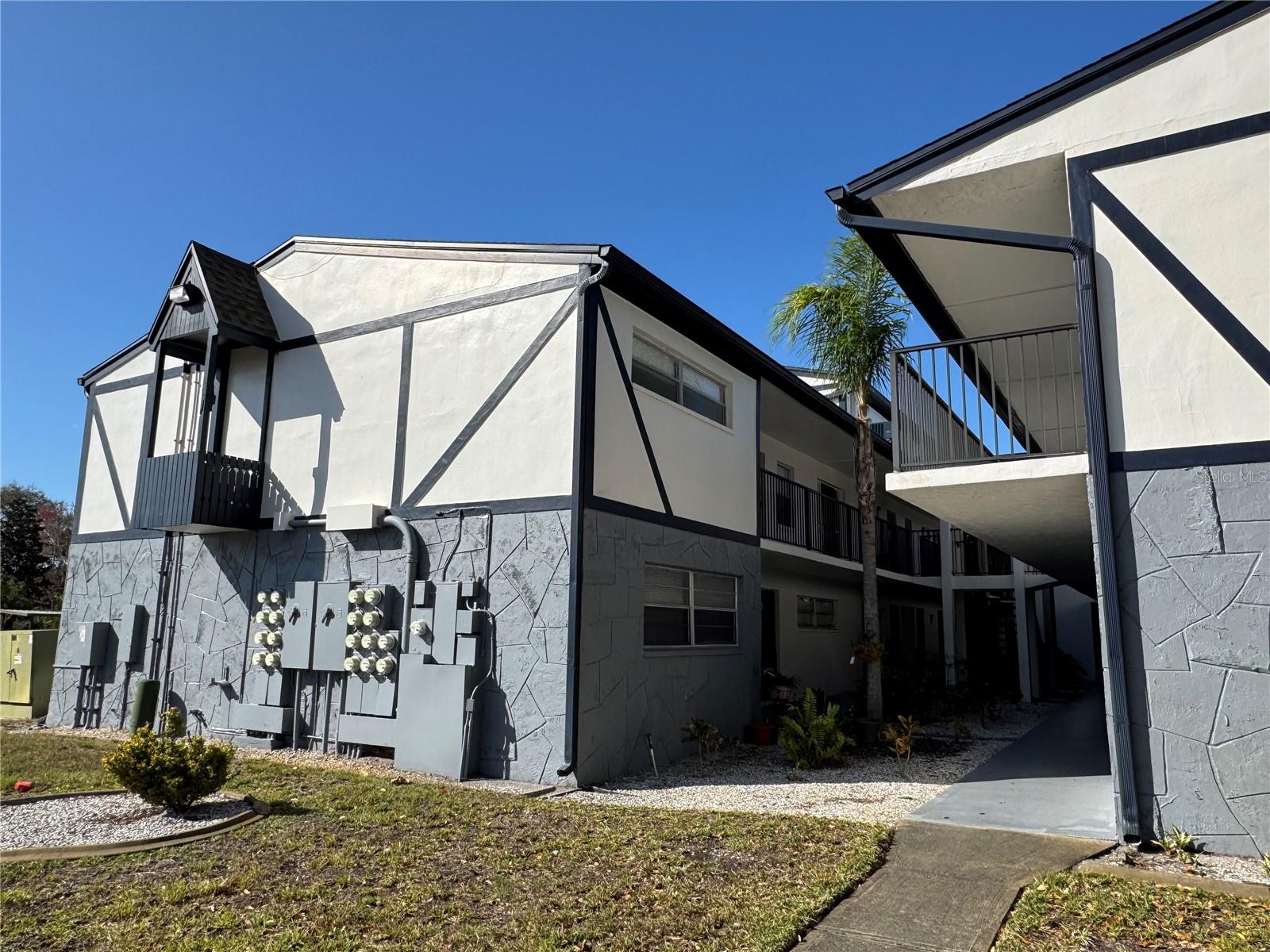 Image 10 of 13 For 1126 King Arthur Court 413