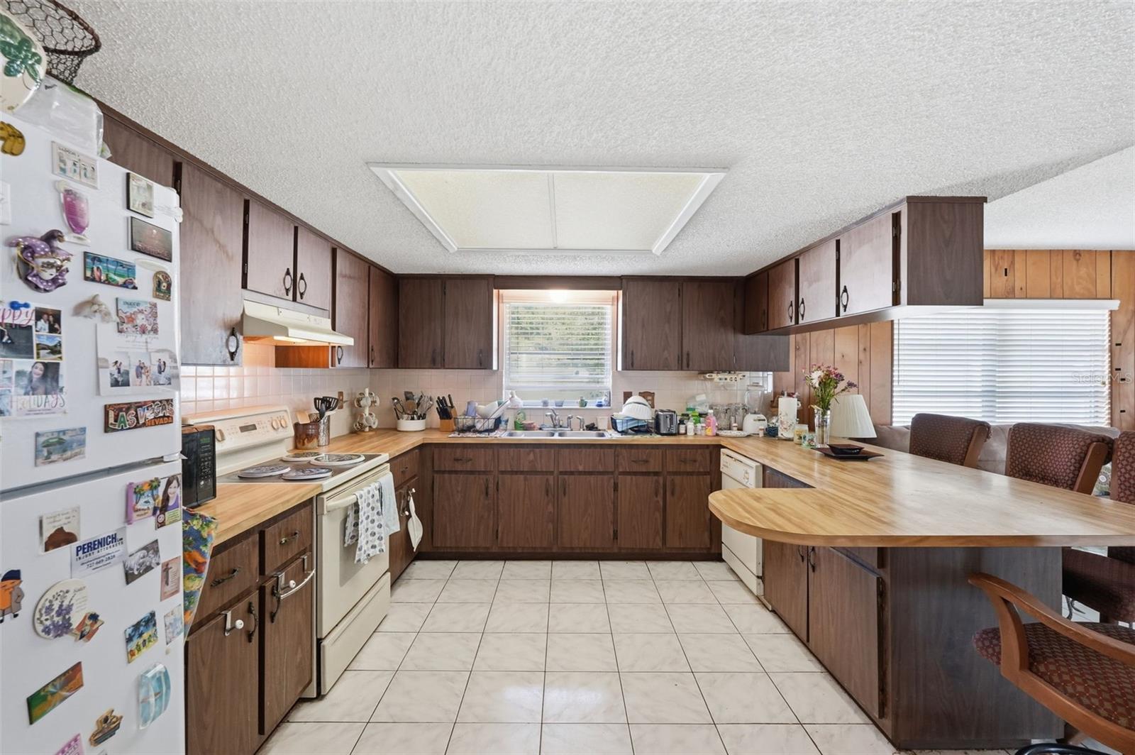 Image 11 of 47 For 636 Tessier Court