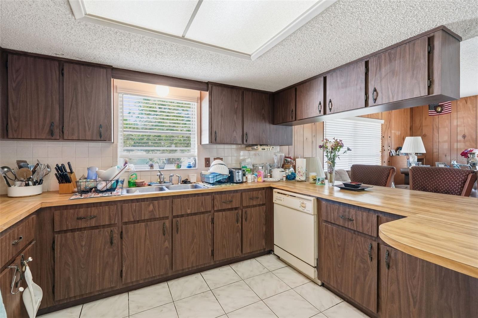 Image 12 of 47 For 636 Tessier Court
