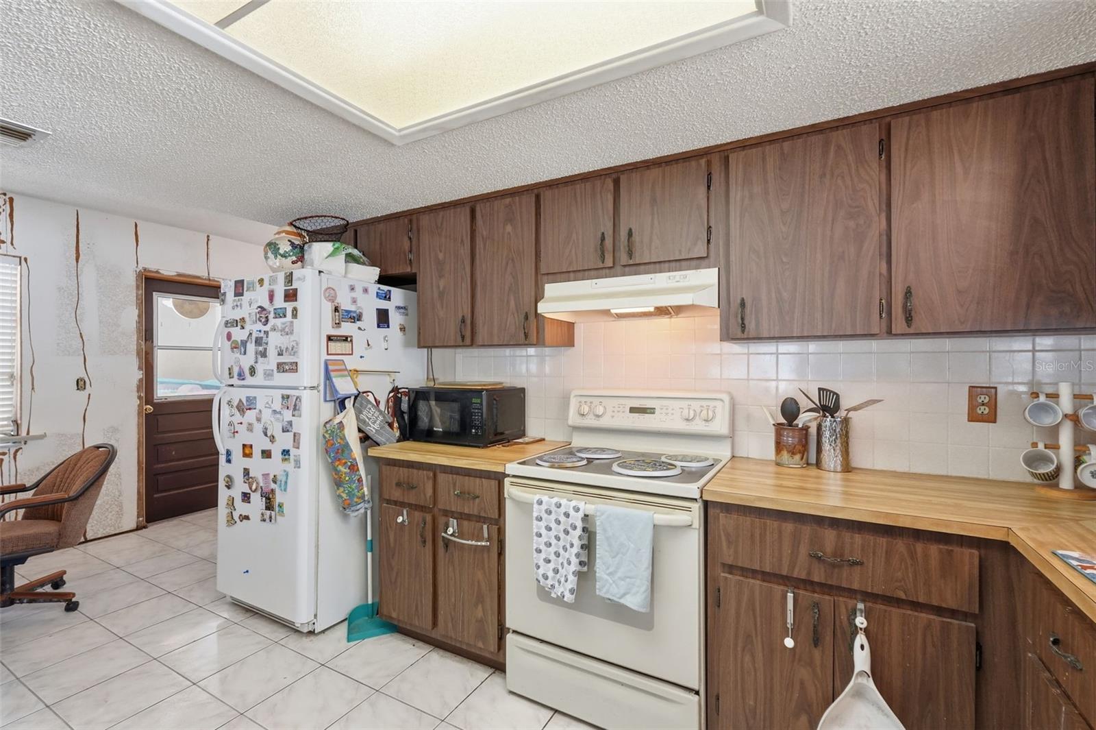 Image 13 of 47 For 636 Tessier Court