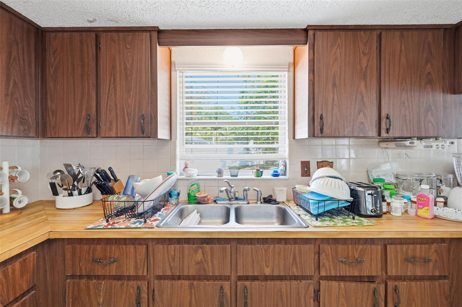 Image 14 of 47 For 636 Tessier Court