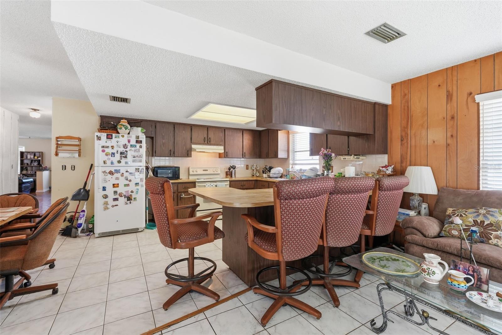 Image 15 of 47 For 636 Tessier Court