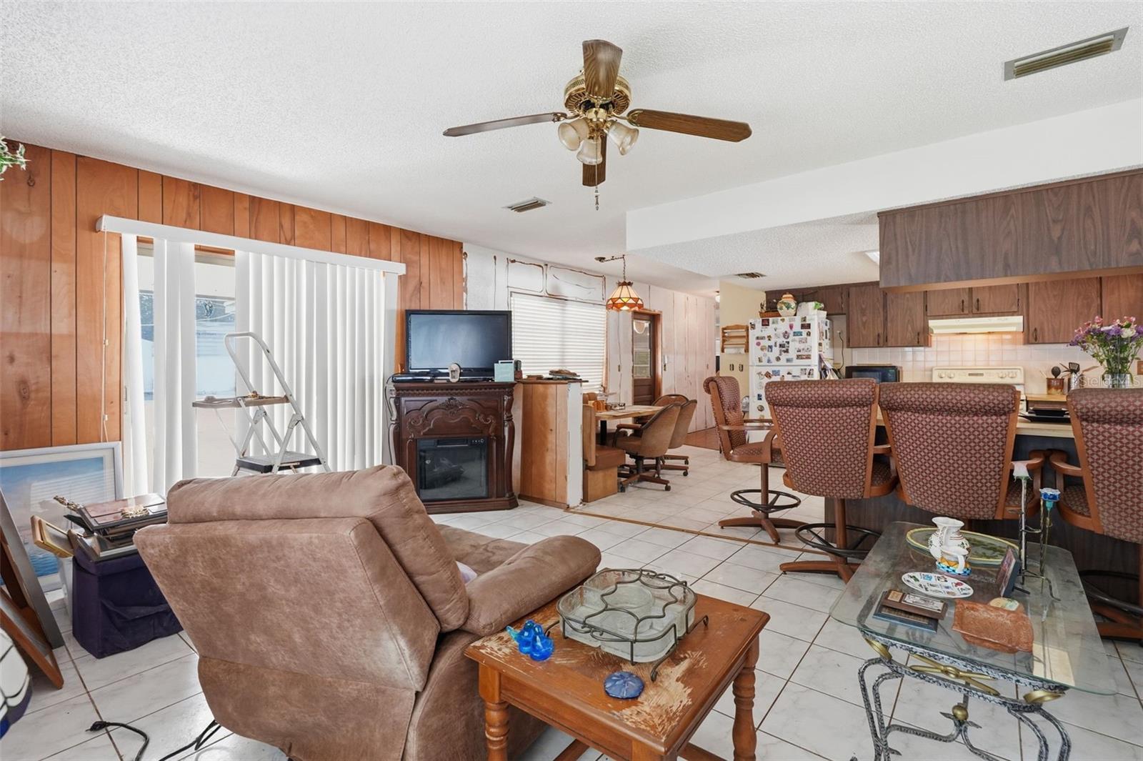 Image 16 of 47 For 636 Tessier Court