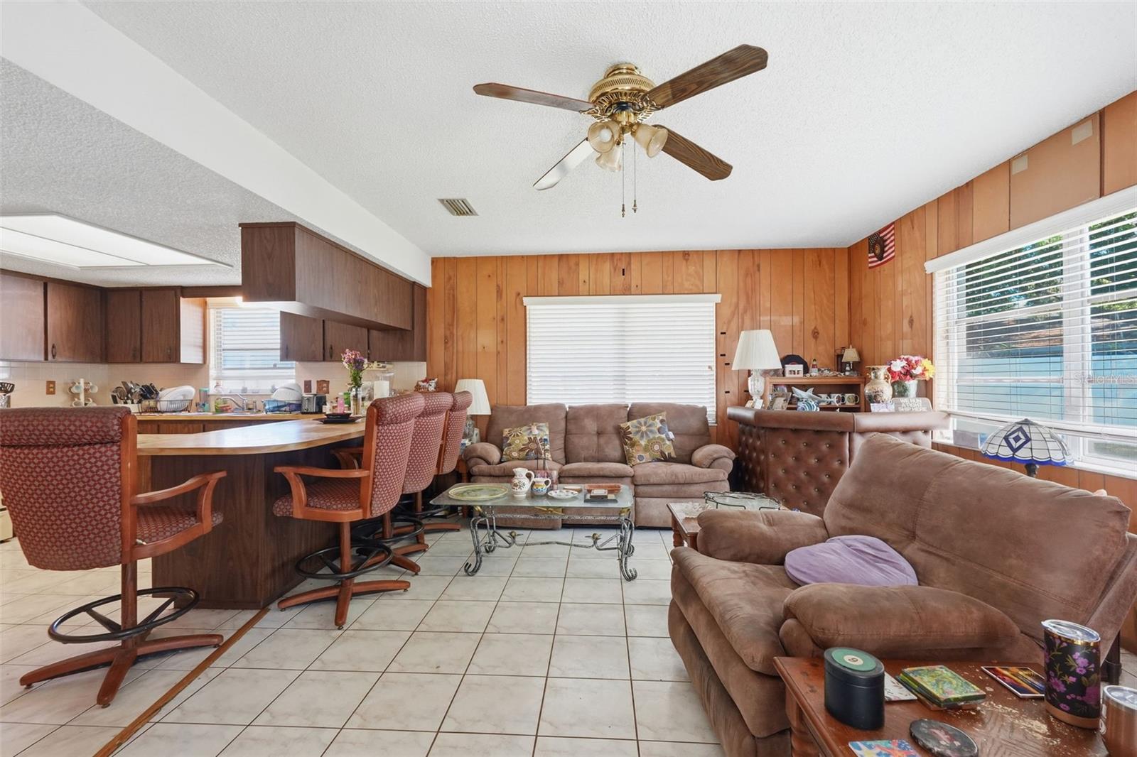 Image 17 of 47 For 636 Tessier Court