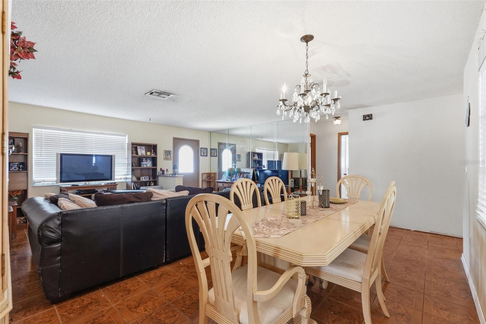 Image 7 of 47 For 636 Tessier Court