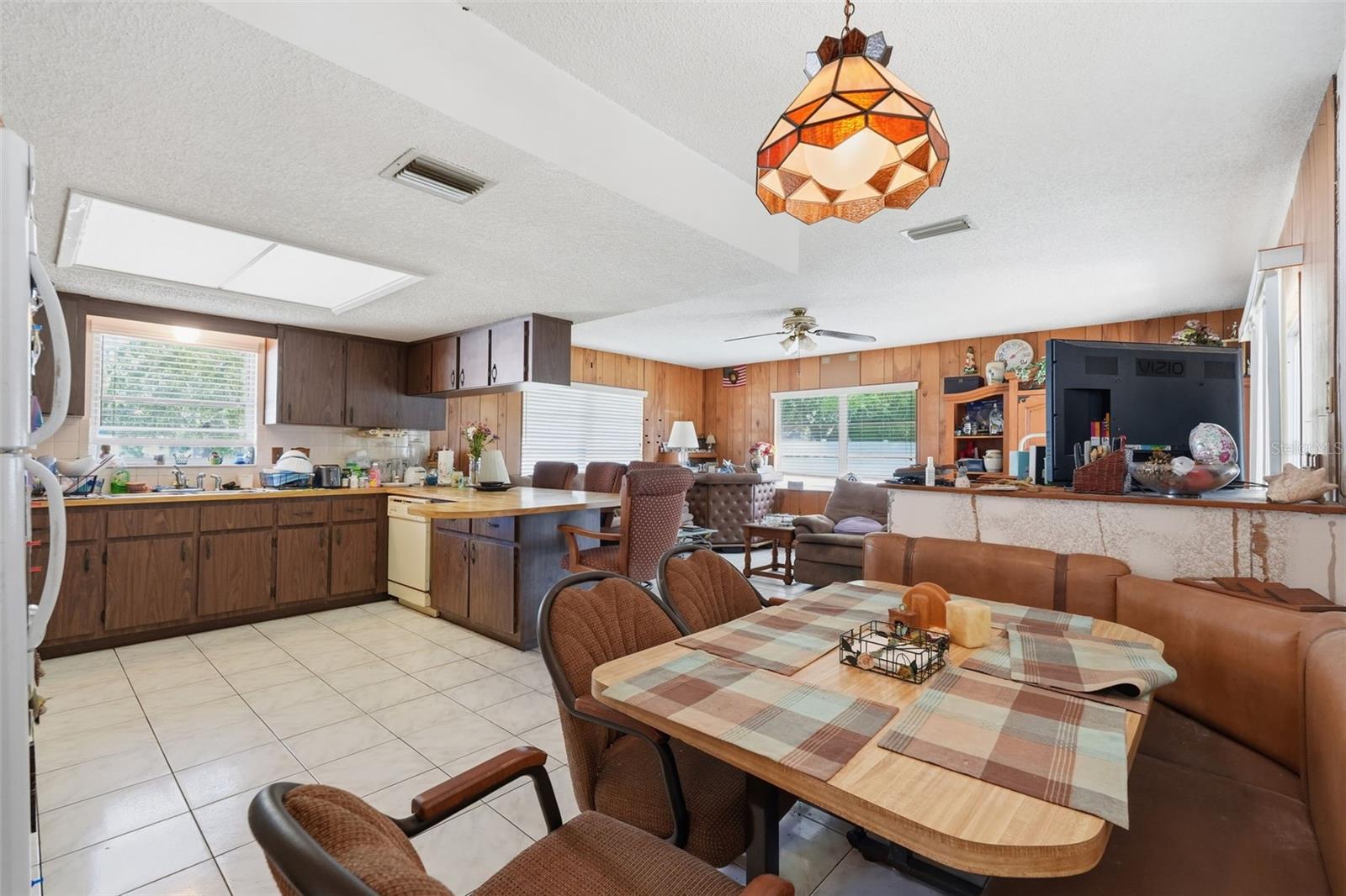 Image 9 of 47 For 636 Tessier Court