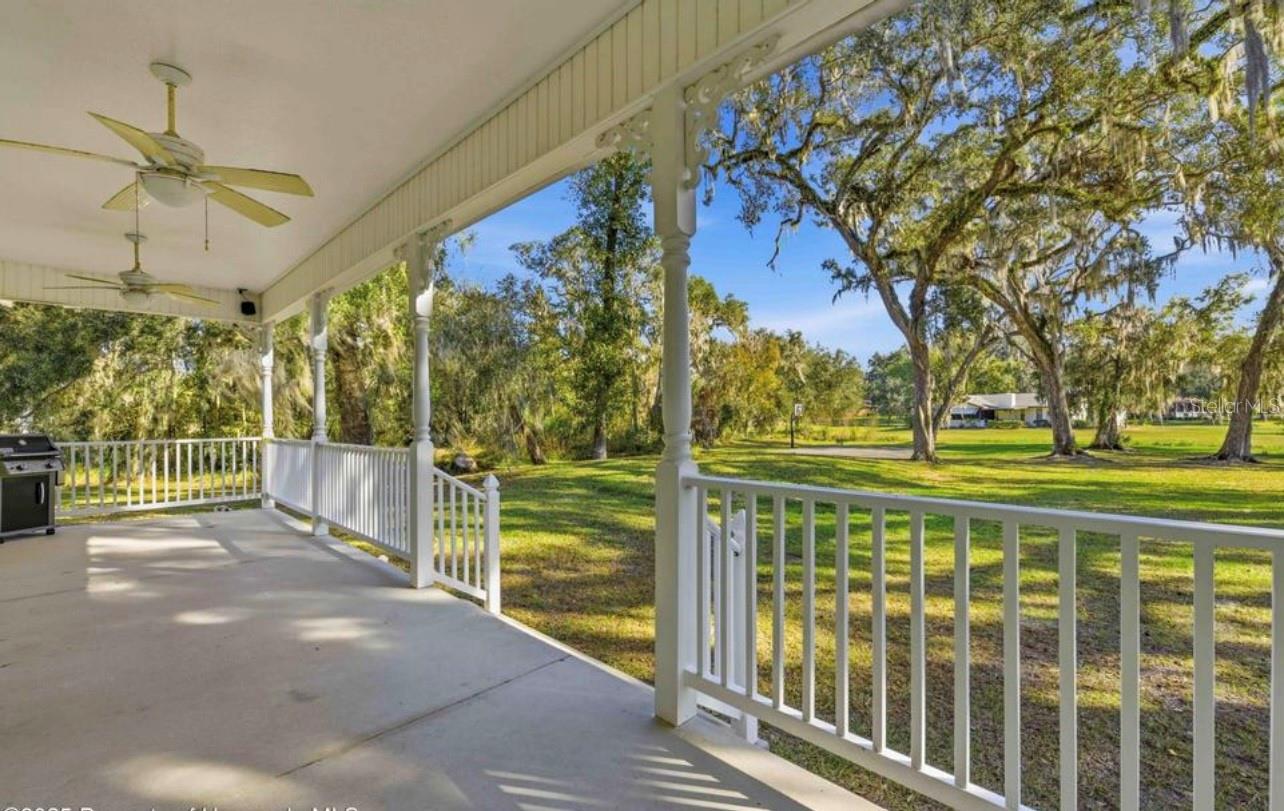 Listing photo id 0 for 23327 Eppley Drive