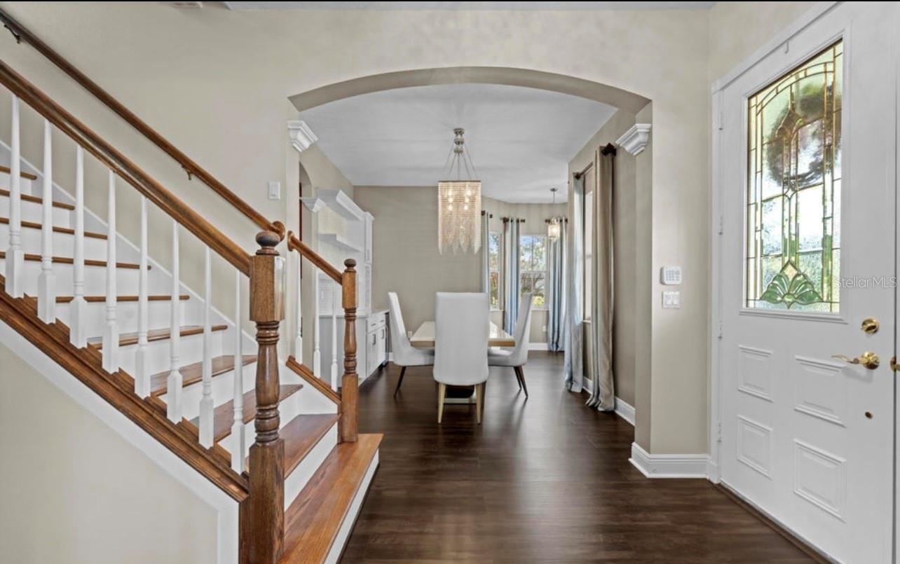 Listing photo id 2 for 23327 Eppley Drive