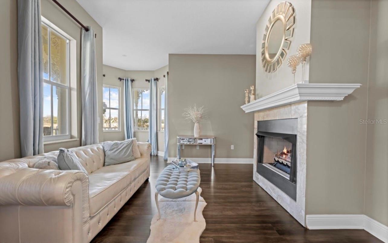 Listing photo id 3 for 23327 Eppley Drive