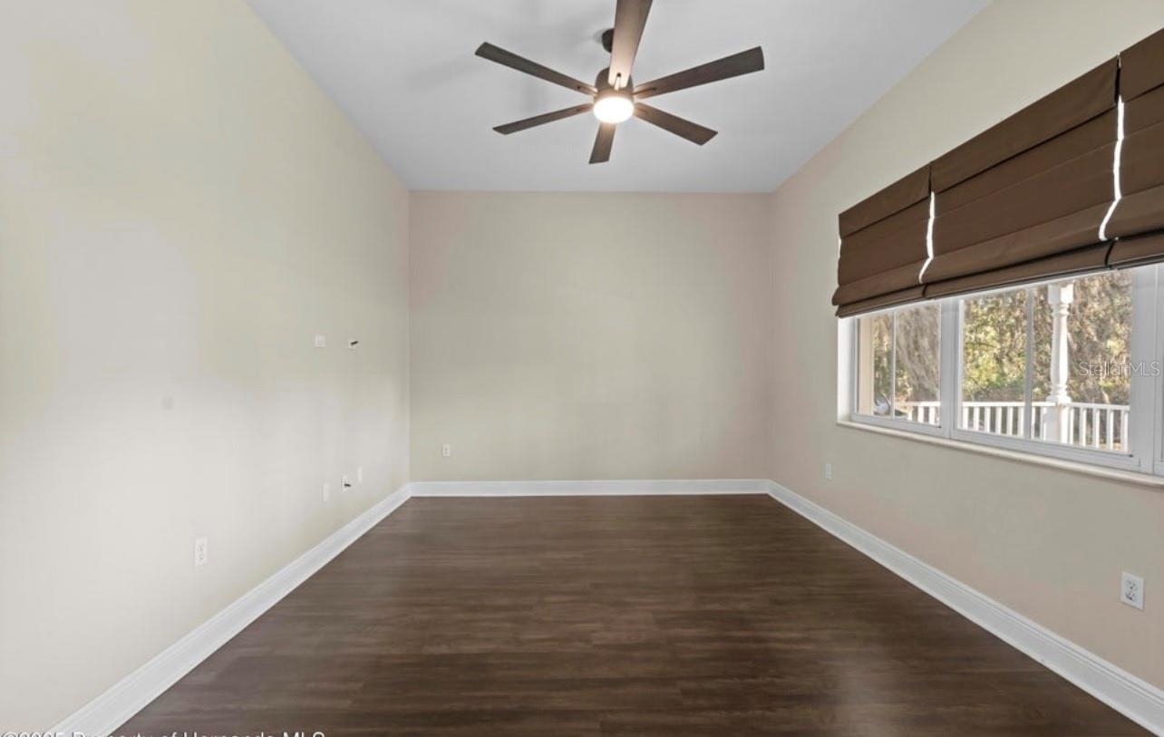 Listing photo id 4 for 23327 Eppley Drive