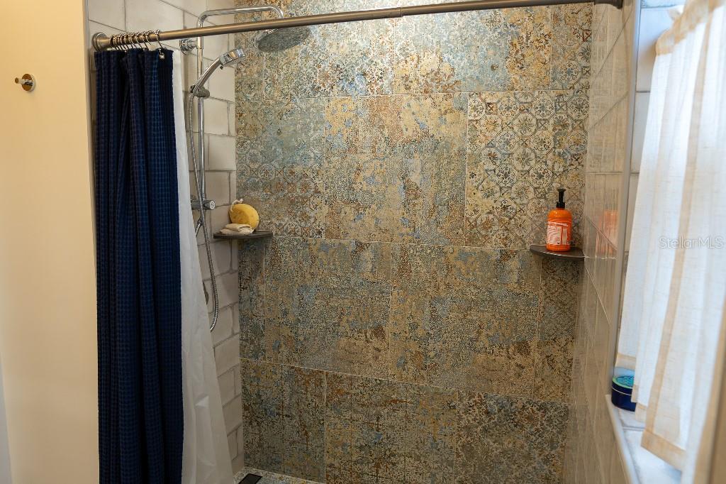 Image 25 of 52 For 4050 Salem Square Court