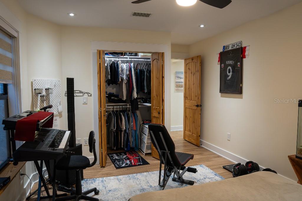 Image 26 of 52 For 4050 Salem Square Court