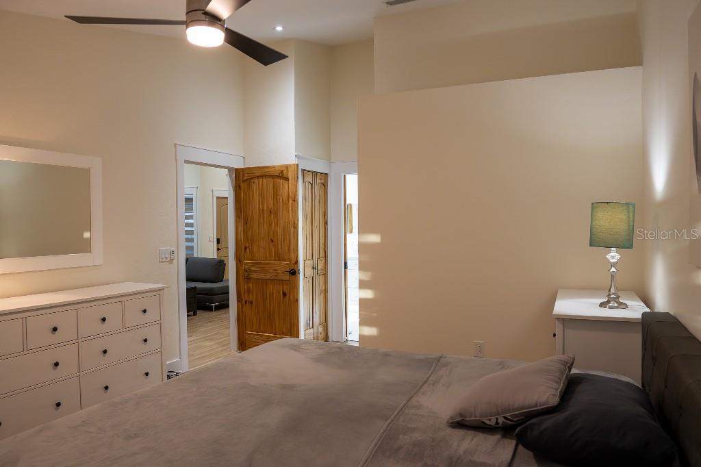 Image 33 of 52 For 4050 Salem Square Court