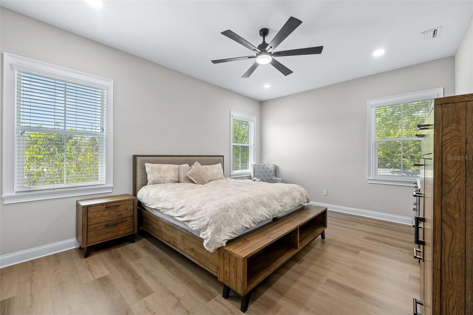 Listing photo id 8 for 3601 Rogers Avenue