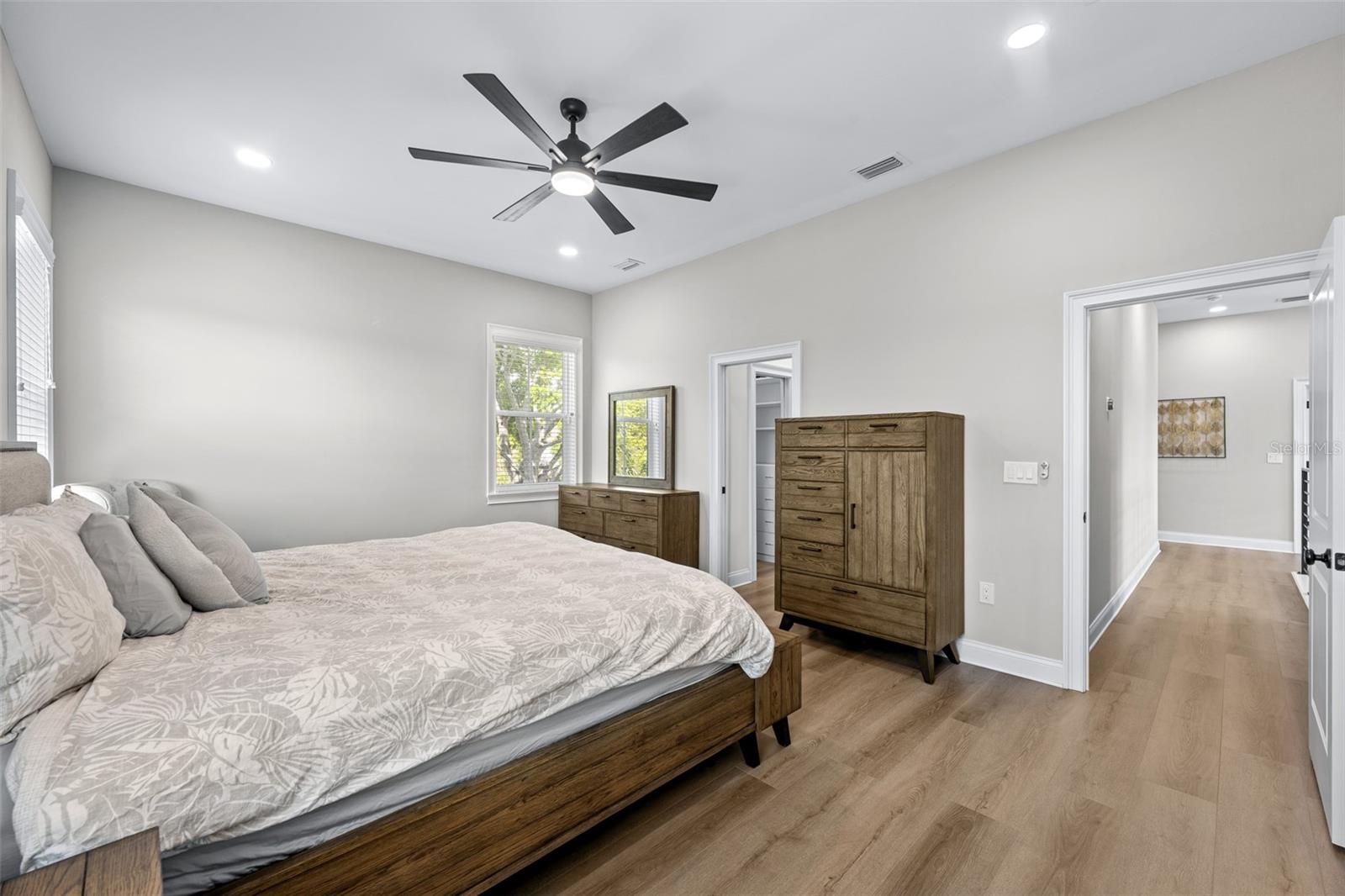 Listing photo id 9 for 3601 Rogers Avenue