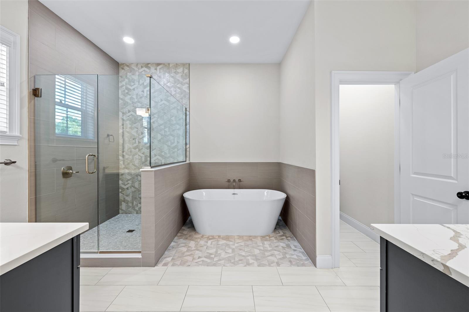 Listing photo id 10 for 3601 Rogers Avenue