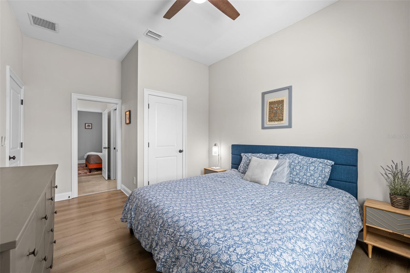 Listing photo id 13 for 3601 Rogers Avenue