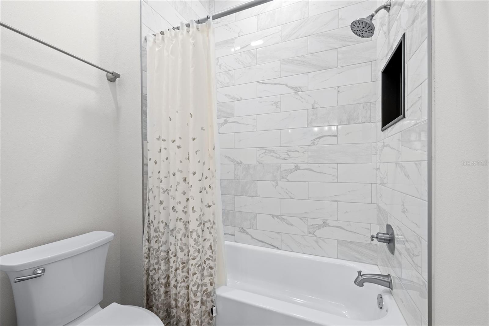 Listing photo id 16 for 3601 Rogers Avenue