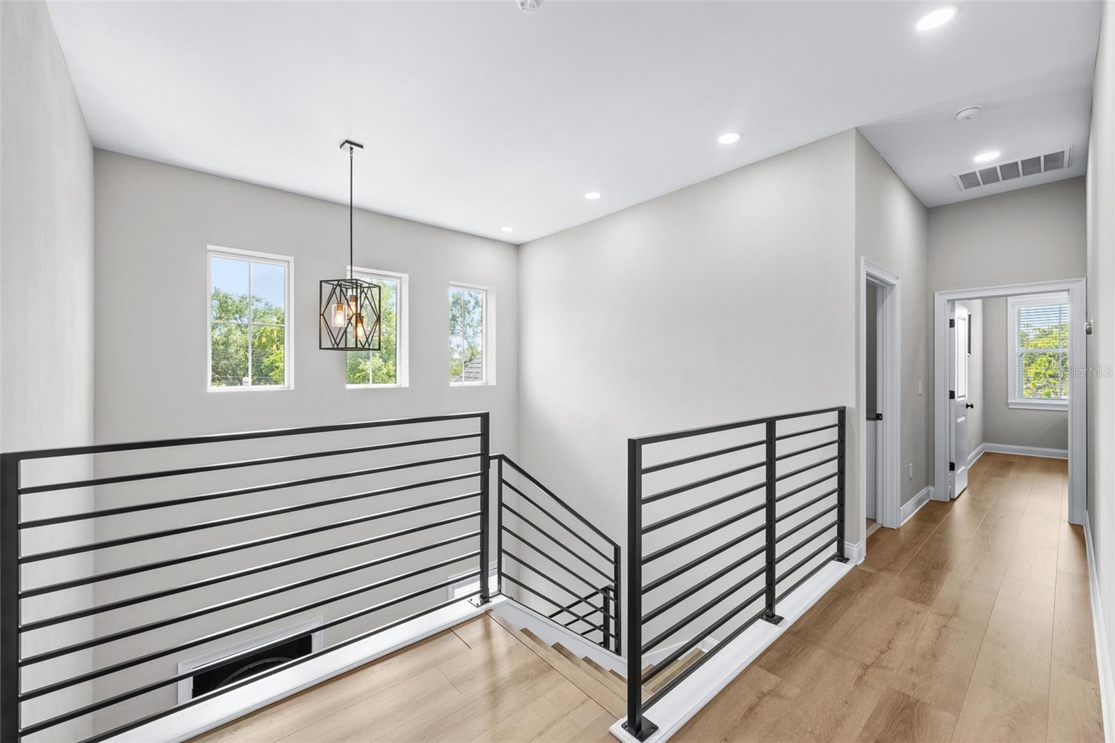 Listing photo id 17 for 3601 Rogers Avenue