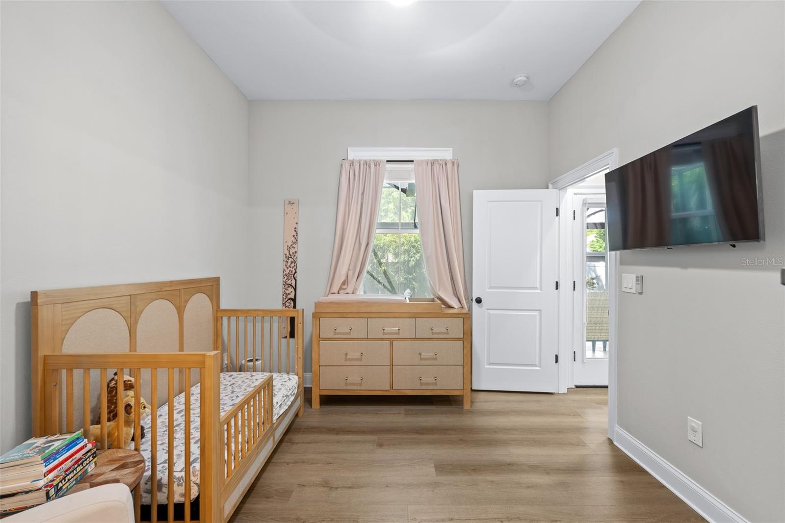 Listing photo id 18 for 3601 Rogers Avenue