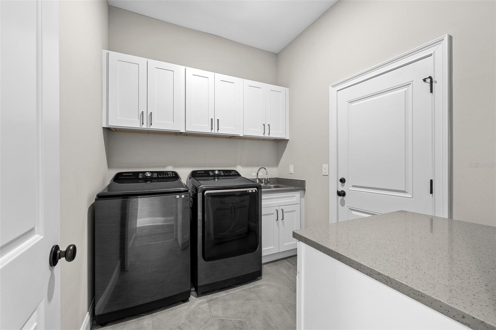 Listing photo id 21 for 3601 Rogers Avenue