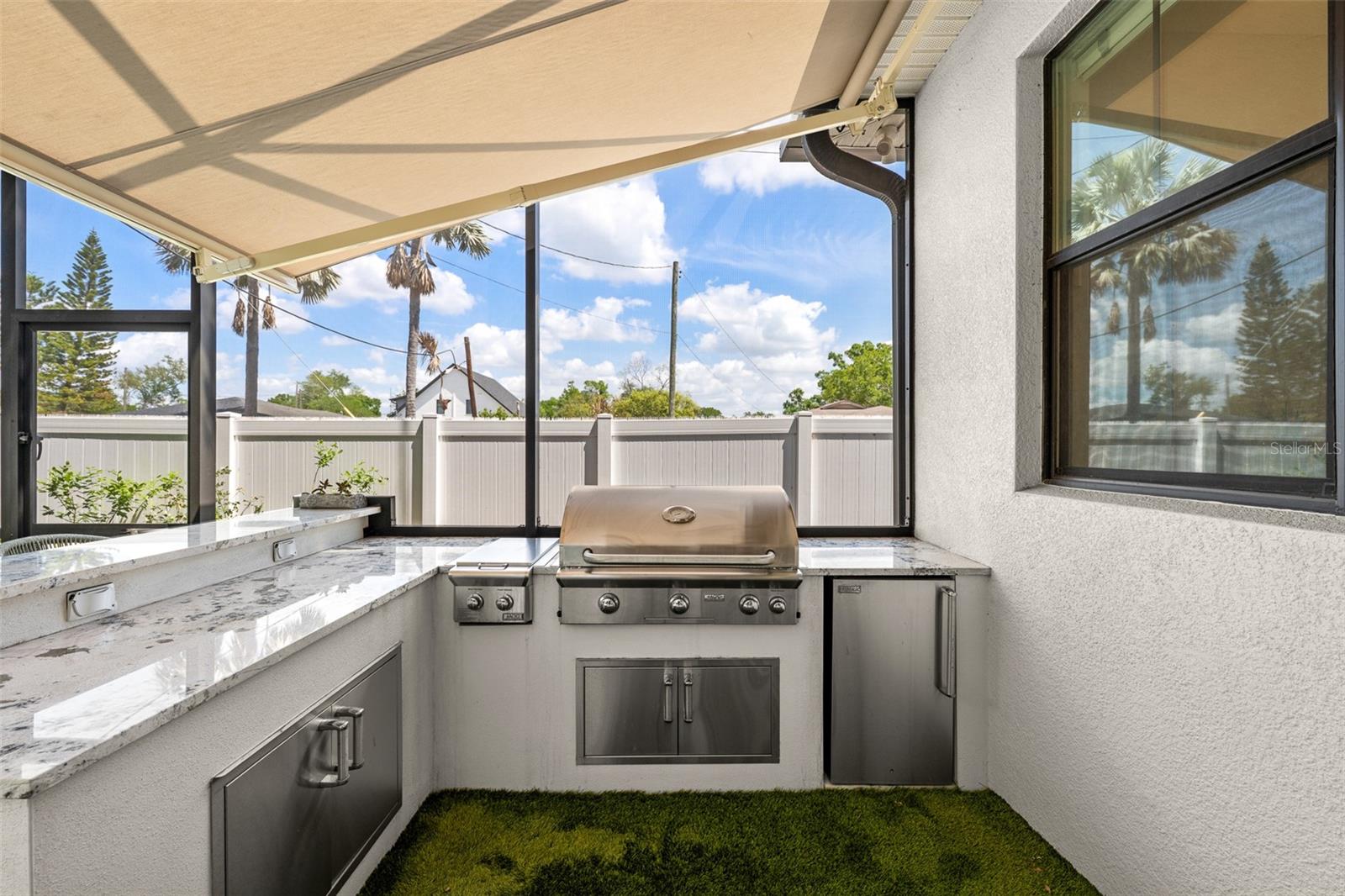 Listing photo id 25 for 3601 Rogers Avenue