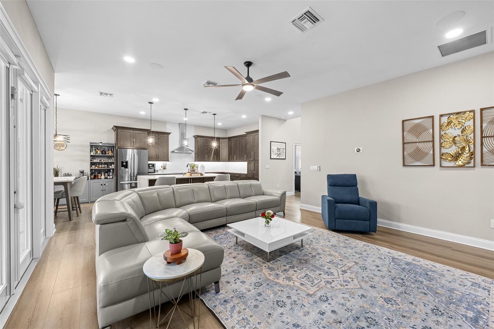 Listing photo id 3 for 3601 Rogers Avenue