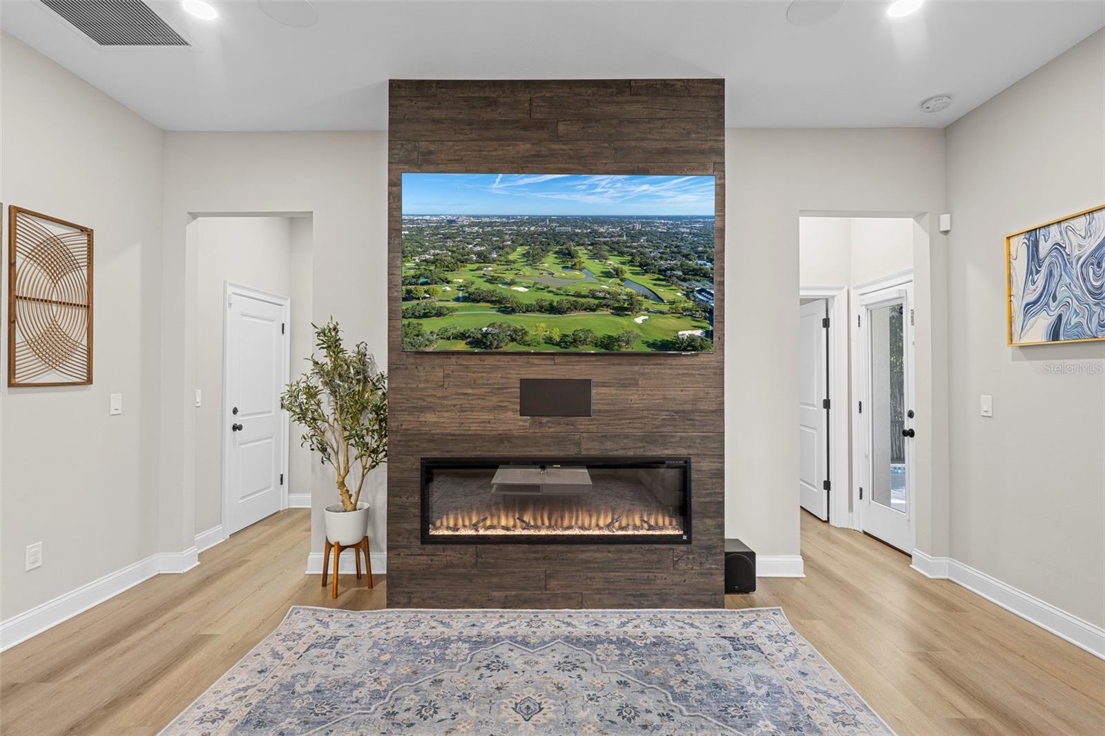 Listing photo id 5 for 3601 Rogers Avenue