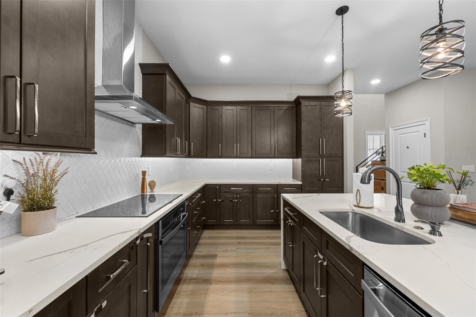 Listing photo id 7 for 3601 Rogers Avenue