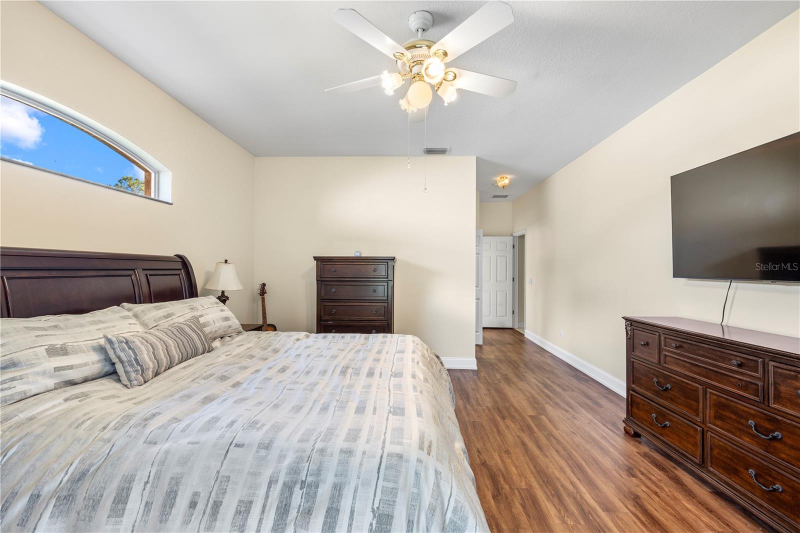 Image 11 of 75 For 13716 18th Place E