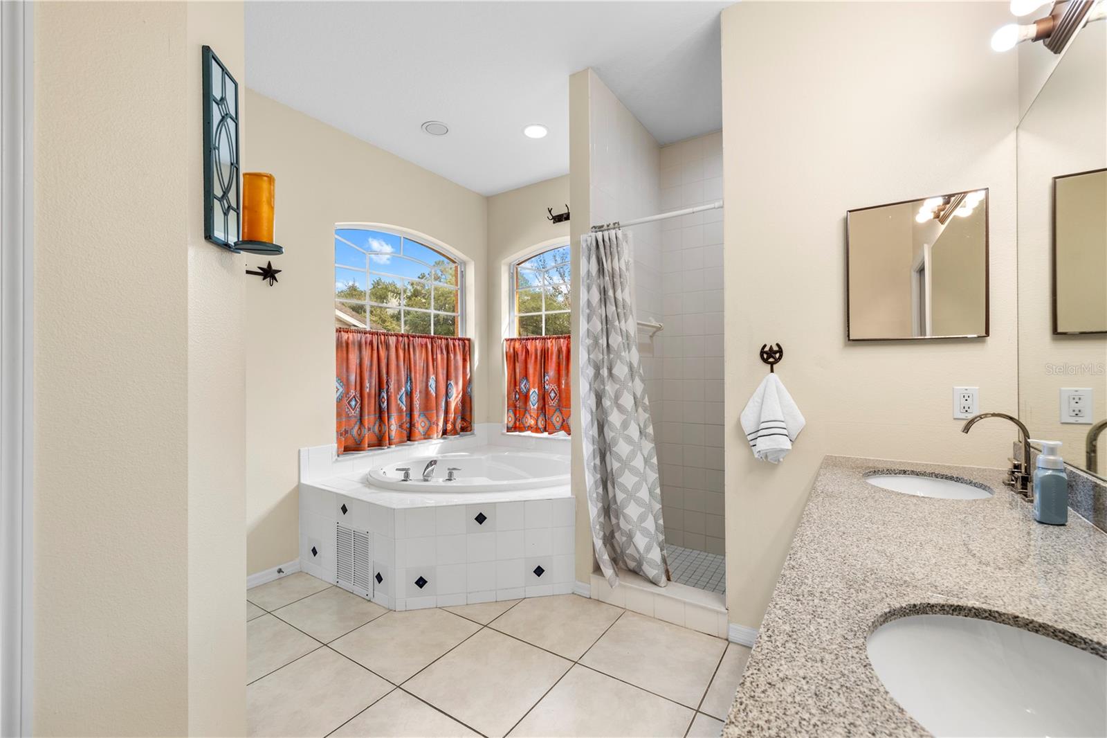 Image 14 of 75 For 13716 18th Place E