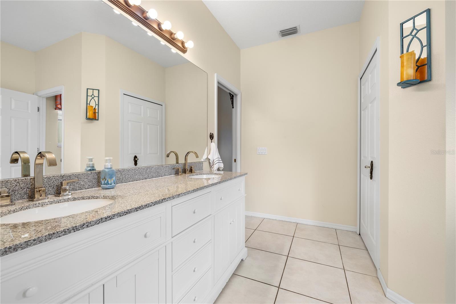 Image 16 of 75 For 13716 18th Place E