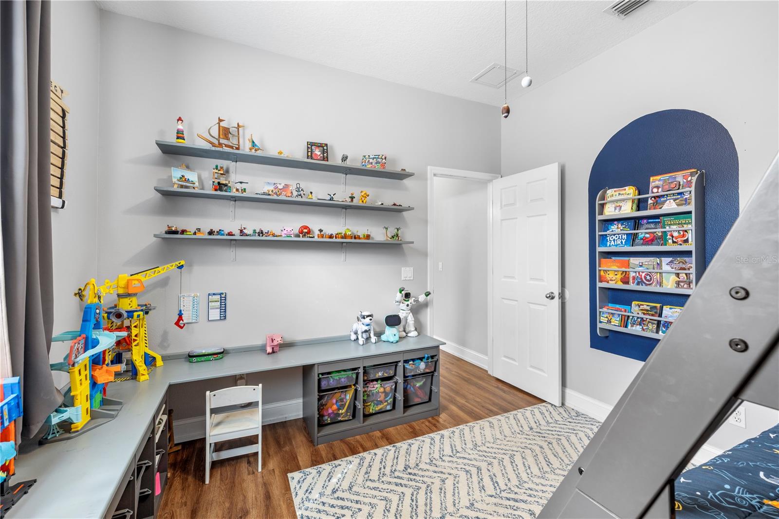 Image 32 of 75 For 13716 18th Place E