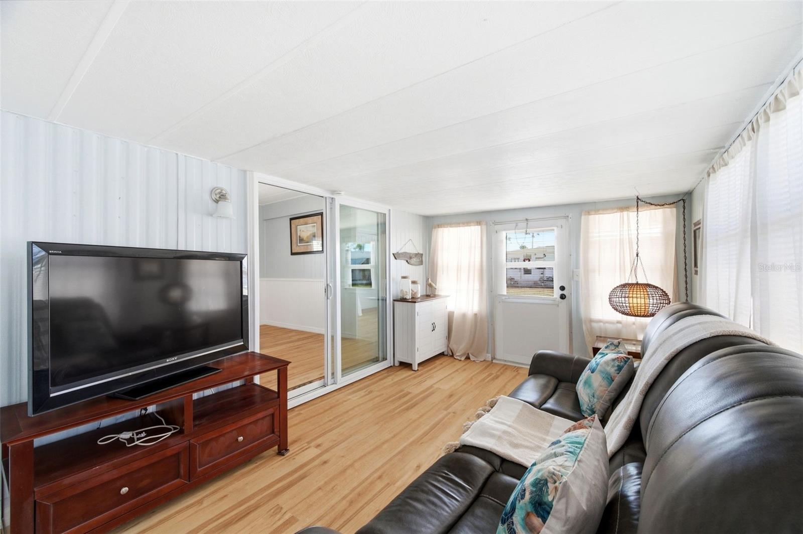 Image 4 of 51 For 10913 Liberty Drive