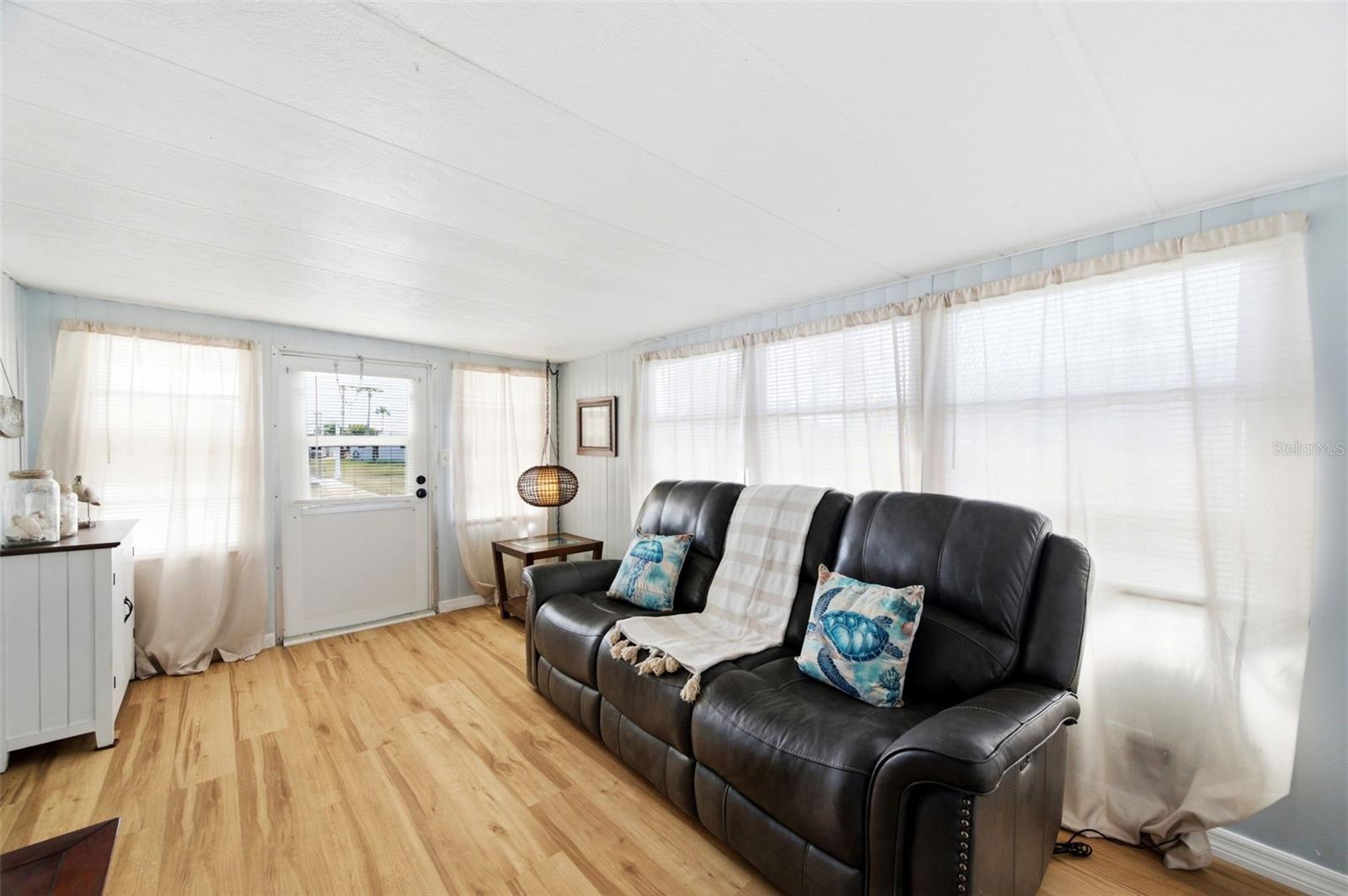 Image 5 of 51 For 10913 Liberty Drive