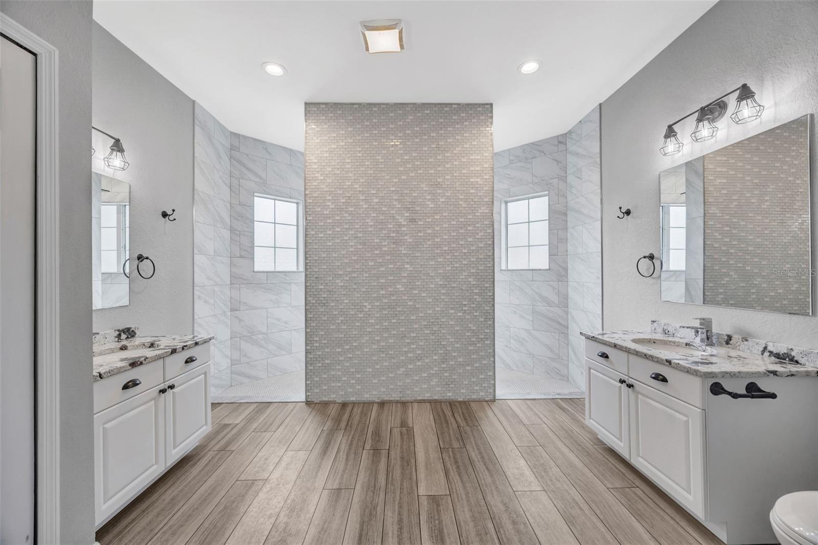 Image 21 of 58 For 2936 Norman Avenue