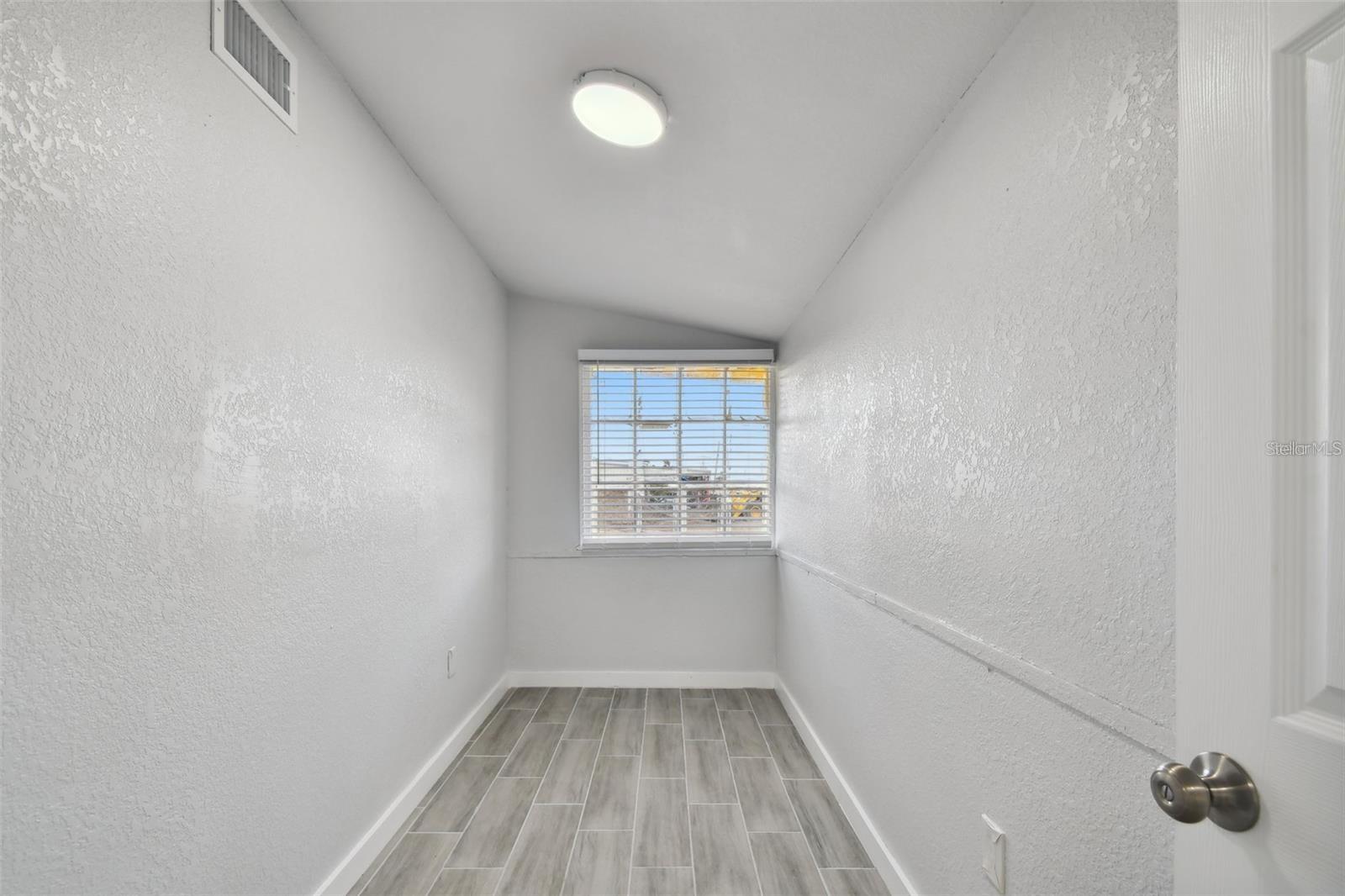 Image 6 of 24 For 1415 10th Avenue W