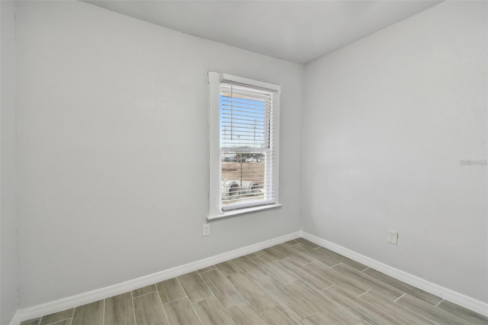 Image 9 of 24 For 1415 10th Avenue W