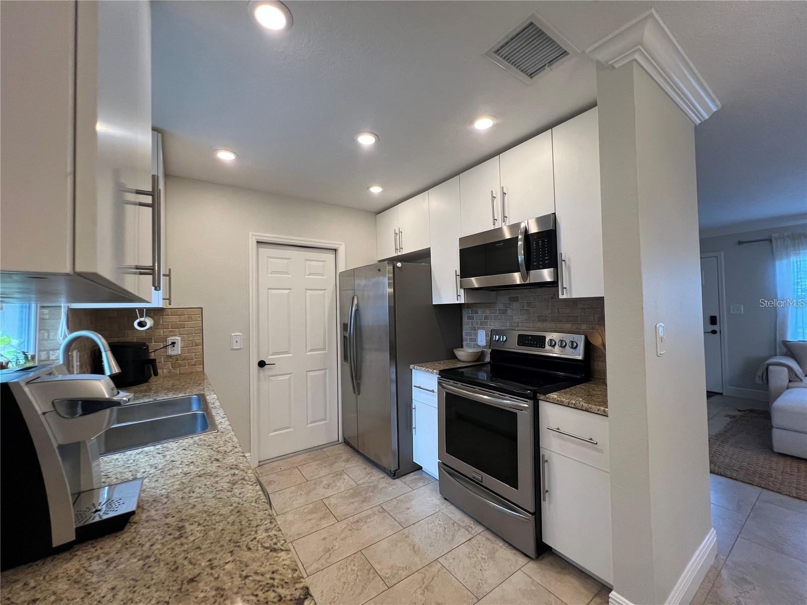 Image 8 of 23 For 3748 Manatee Drive Se