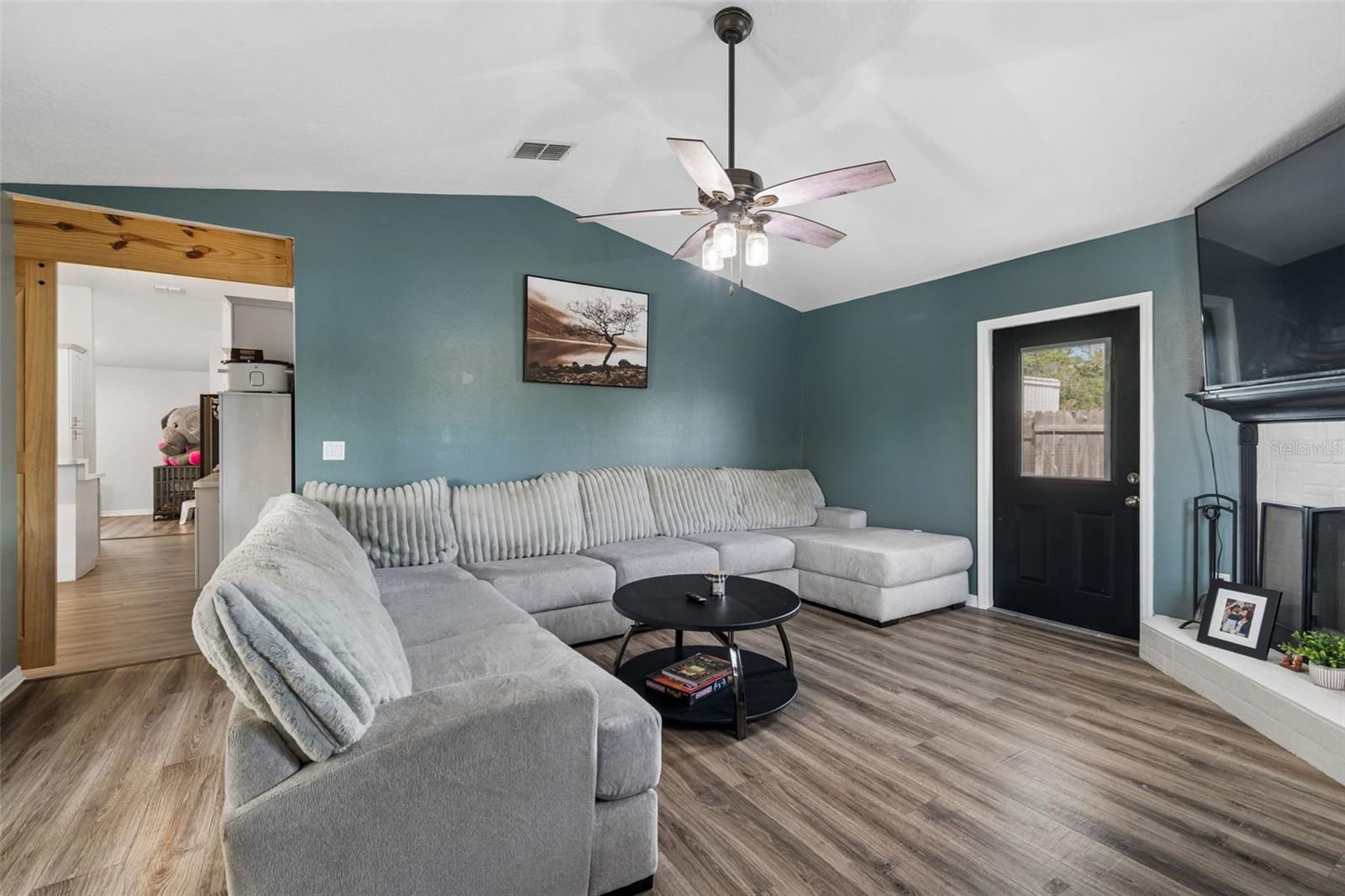 Listing photo id 8 for 12916 Ithaca Avenue