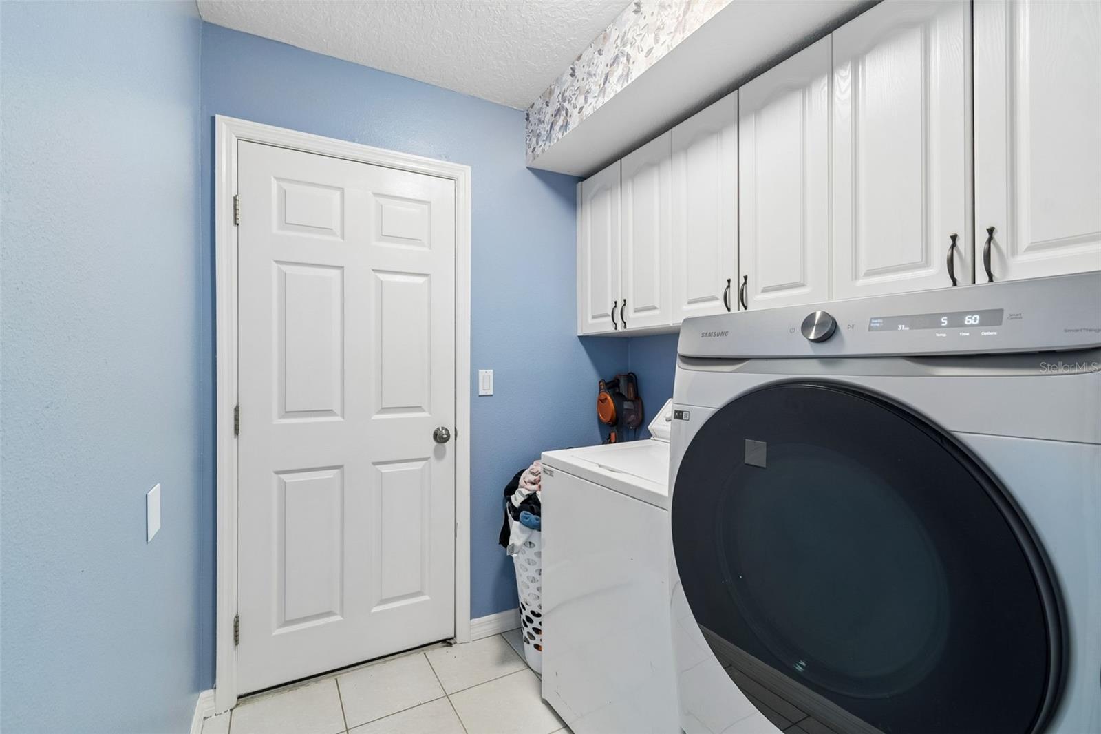 Listing photo id 24 for 12916 Ithaca Avenue