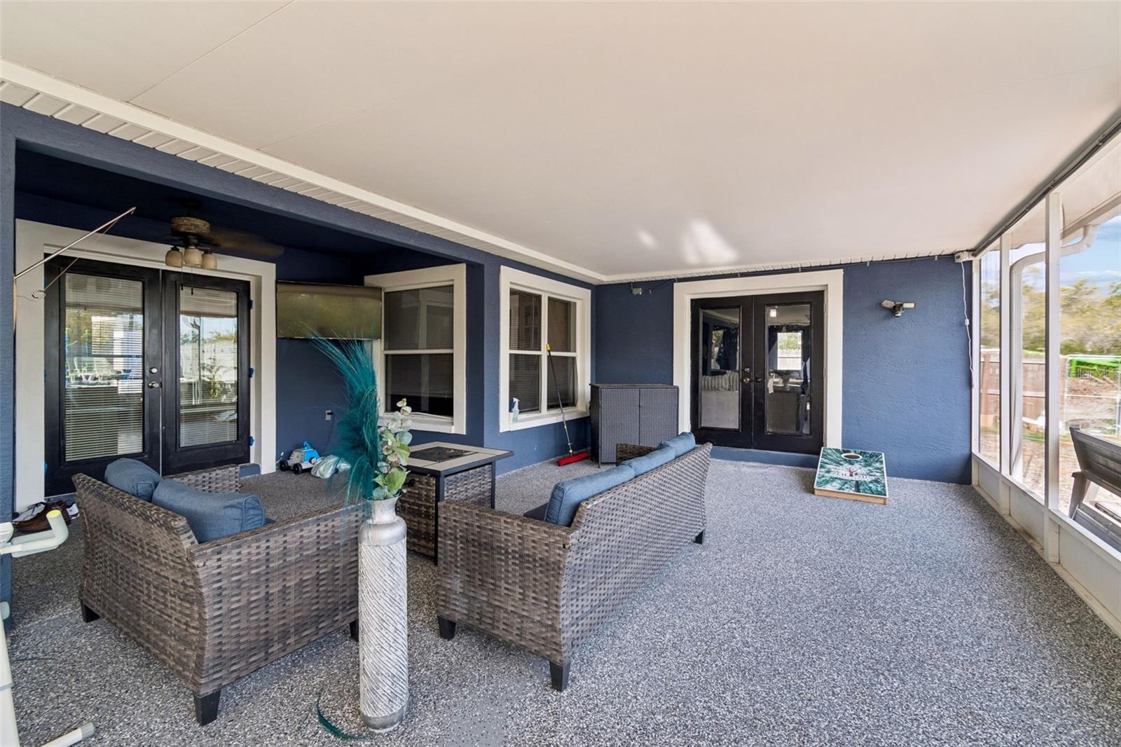 Listing photo id 25 for 12916 Ithaca Avenue